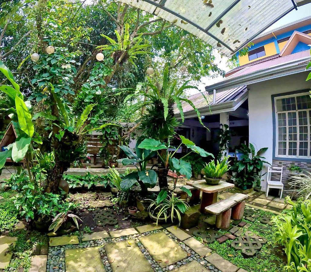 Auntie Gigi'S Place タガイタイ エクステリア 写真